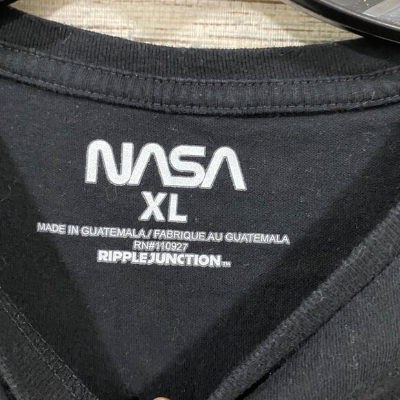 Official NASA merch Mens XL shirt with Galaxy - Cotton - Picture 3 of 4
